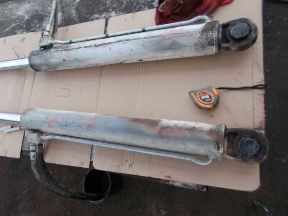 Siłownik hydrauliczny dwustronnego działania 163cm rozłożony