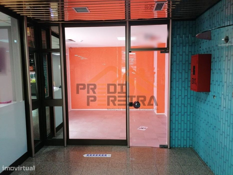 Loja localizada no Centro Comercial Oceano.