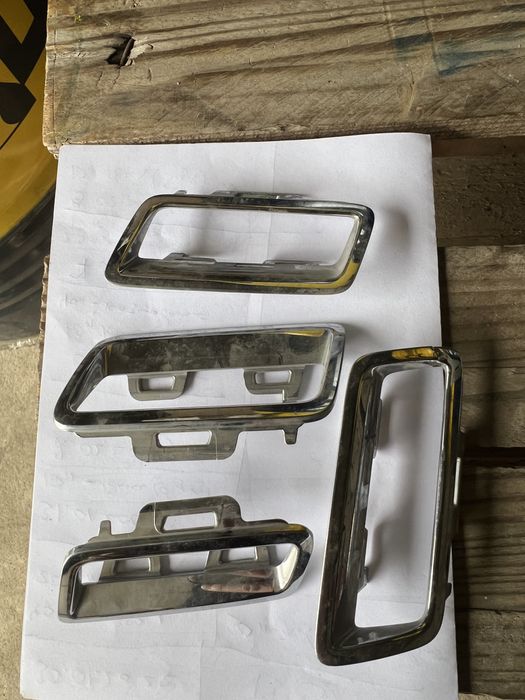 хром в решетки радиатора мерседес верх и низ  A1568882200, A1568881500