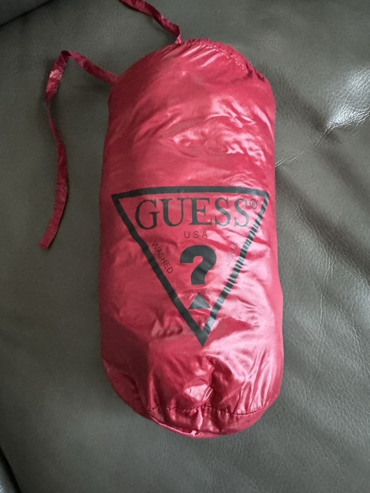 Продам детскую куртку Guess (унисекс)