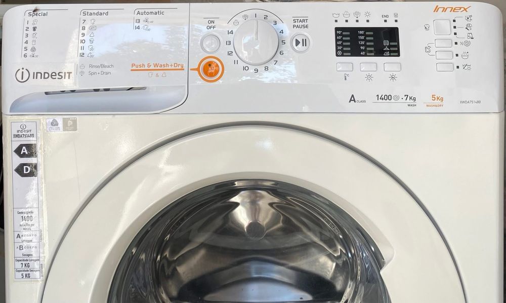Maquina de Lavar e Secar Roupa Indesit