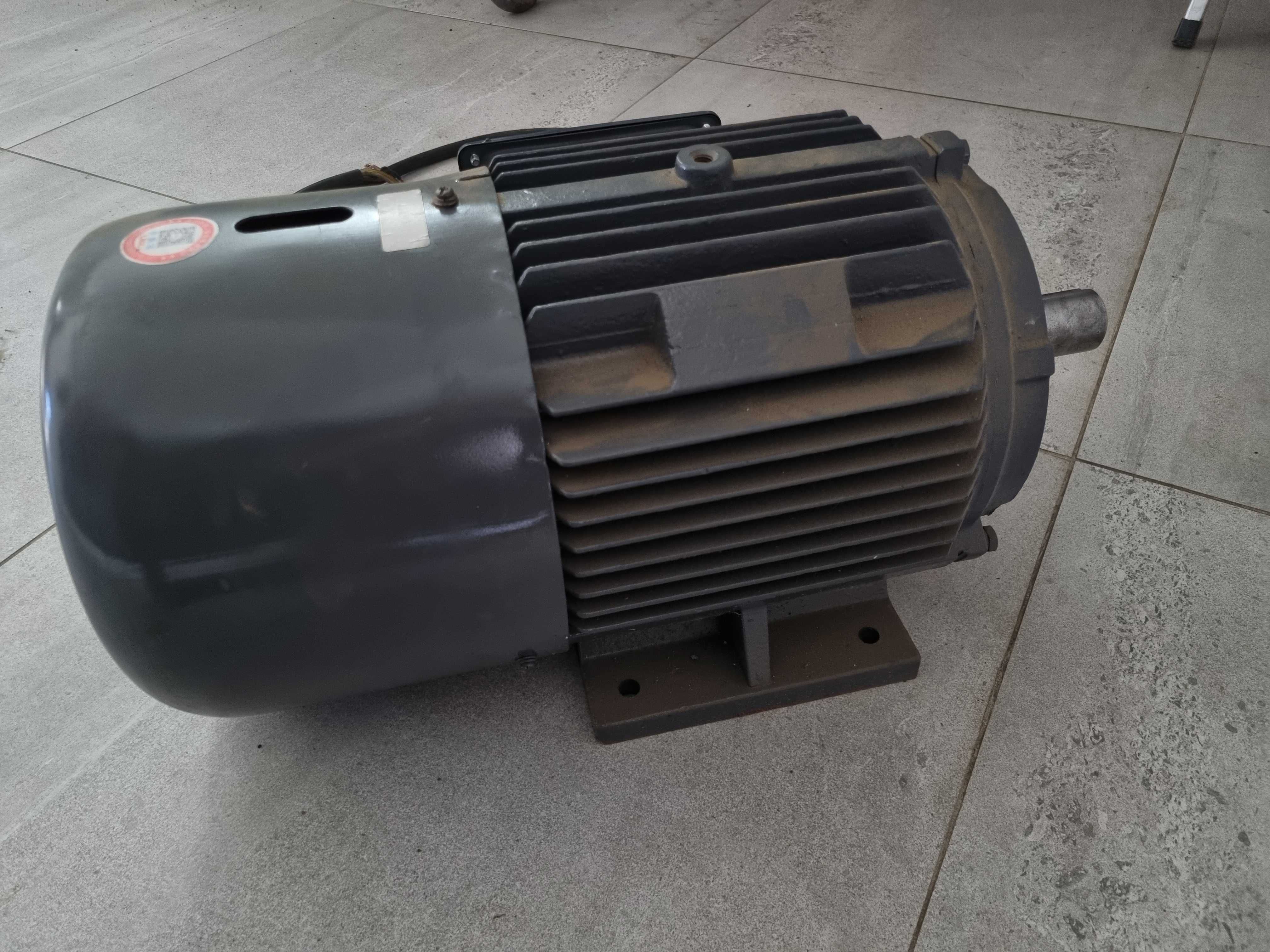 Silnik Elektryczny 5,5 kw z Hamulcem nowy nieużywany 2022r 400v Tanio