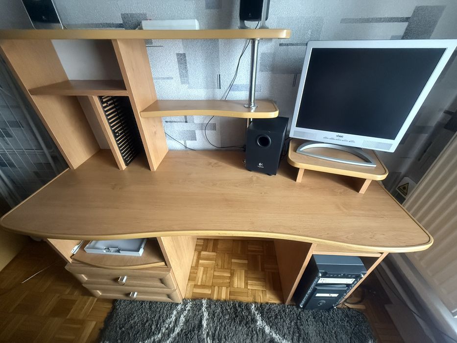 Biurko z nadstawka