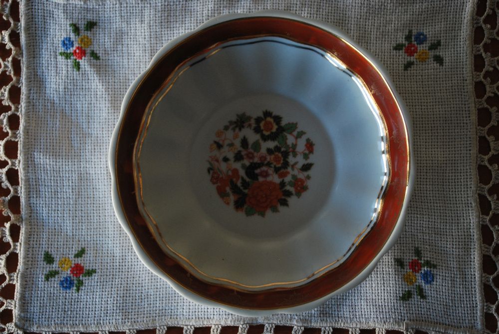 Prato Antigo Porcelana (Carimbo Real) da NG - Oficina de Porcelanas