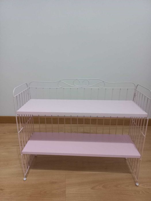 Estante metálica quarto de criança IKEA