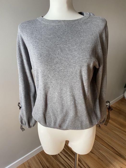 Sweter z efektowna tasiemka