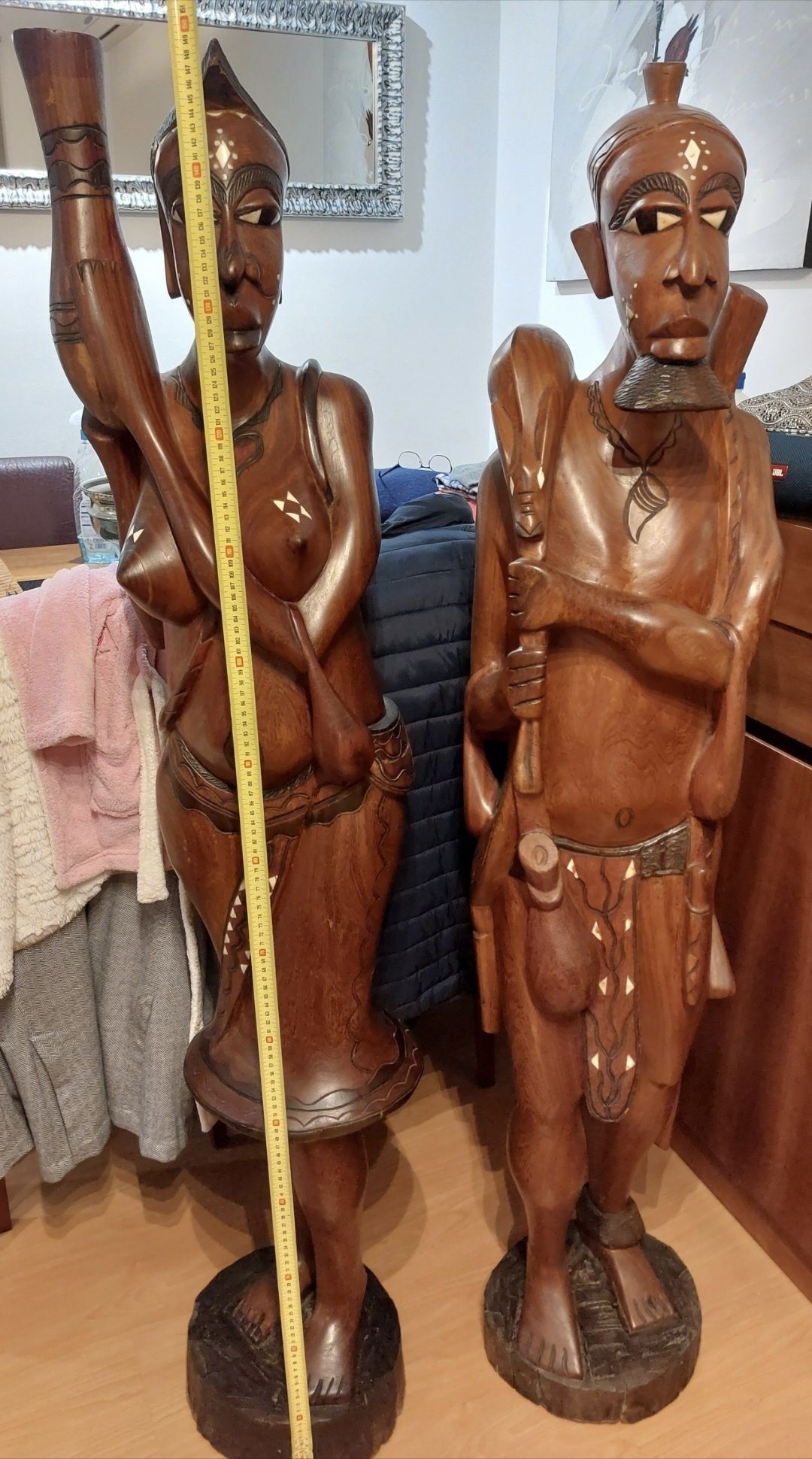 Bonecos africanos em madeira
