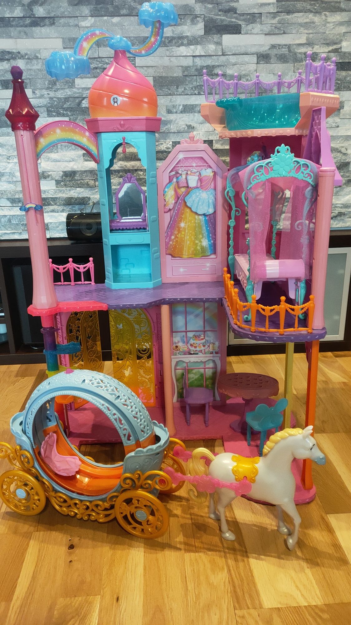 Barbie tęczowy pałac dreamtopia Mattel Czarodziejska karoca