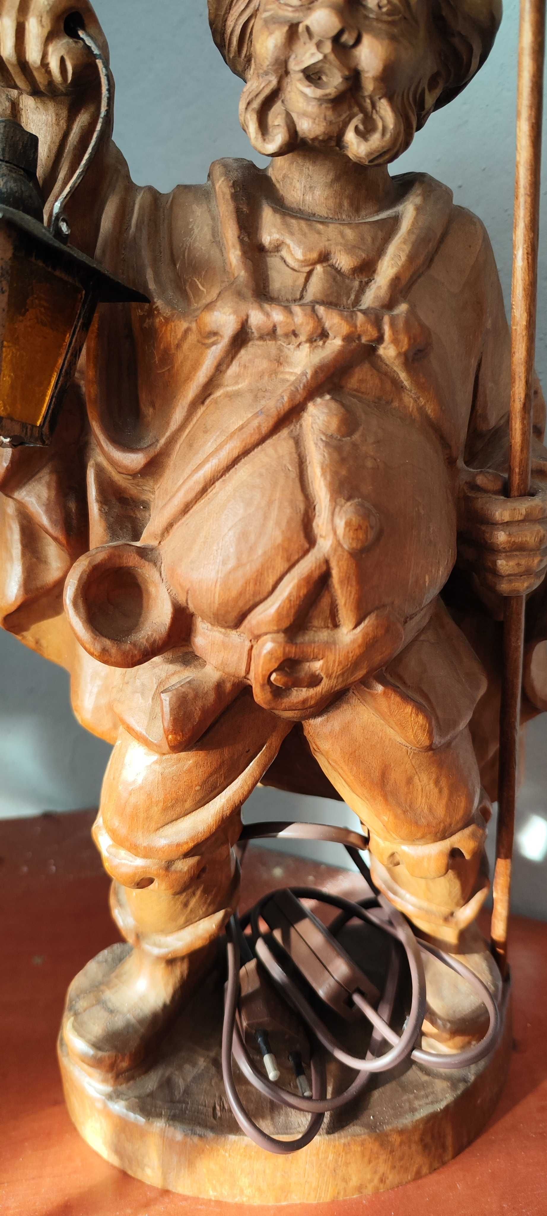 figura, rzeźba halabardnik, latarnik