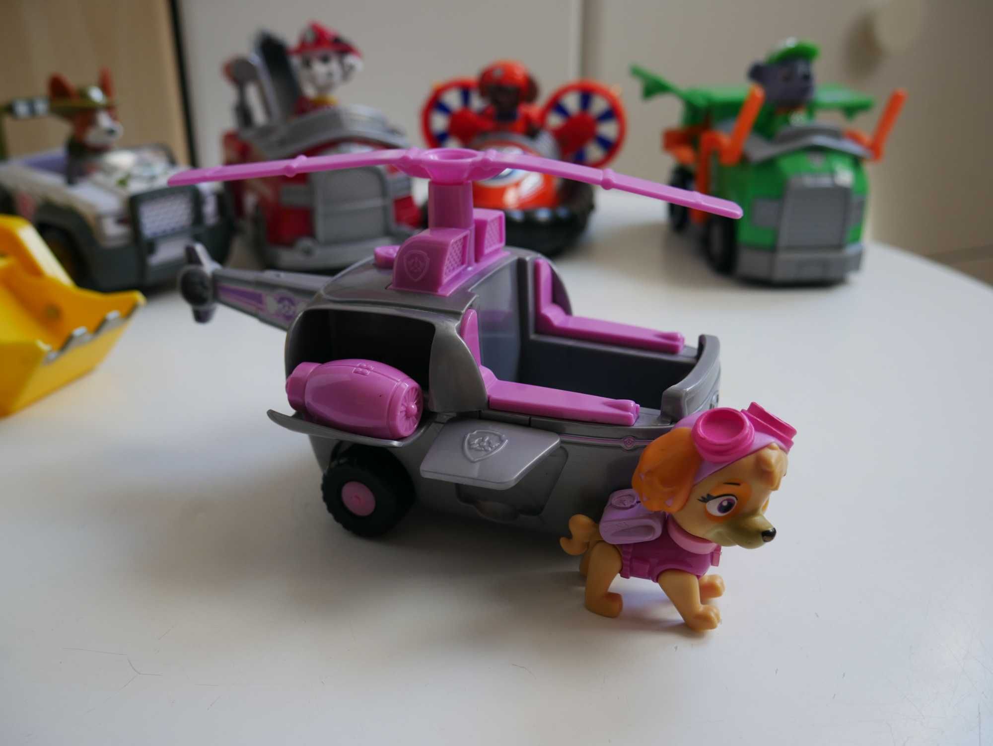 zestaw 7 pojazdów z bajki Psi Patrol