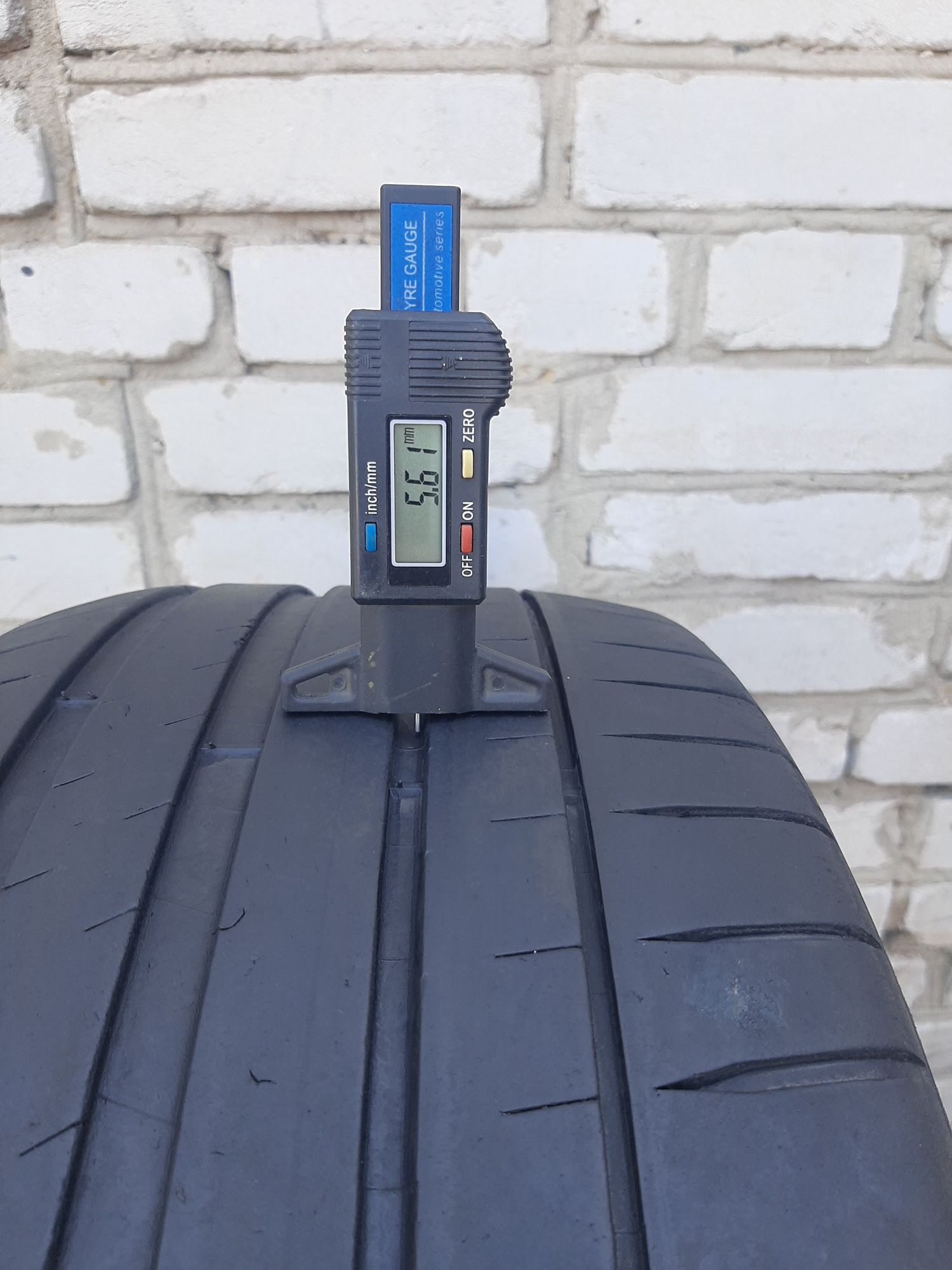 Шини б/у 245/45R18 Michelin літо.