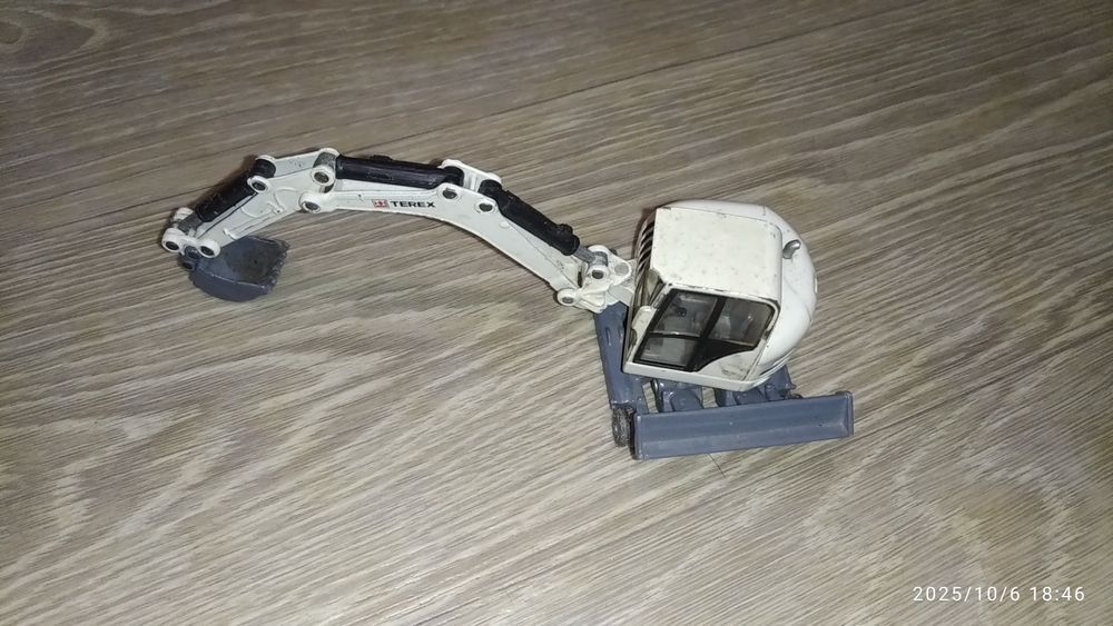 Моделька экскаватор метал 1:45