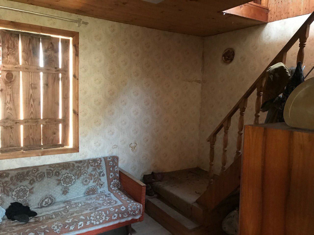 Продаж дачного 2 поверхового будинку с землею