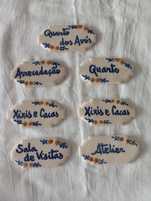 Plaquinhas em porcelana com autocolante