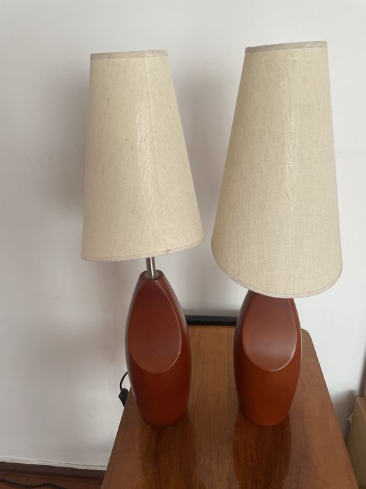 Lampy nocne z podstawą z drewna