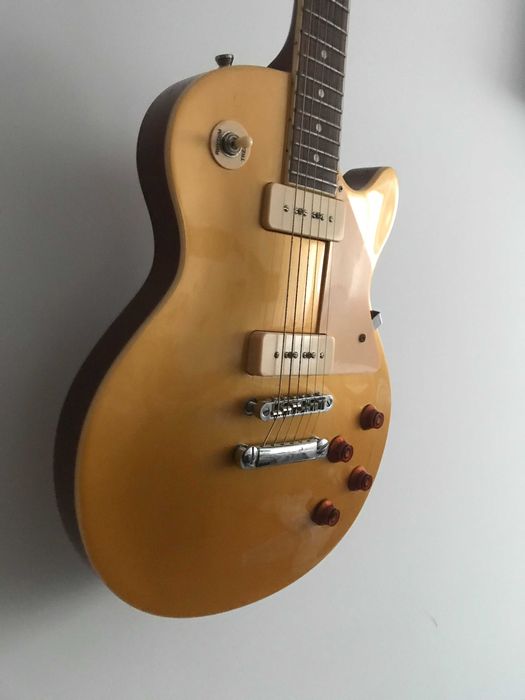 Austin Super 6 Gold + Amplificador Peavey Rage 258