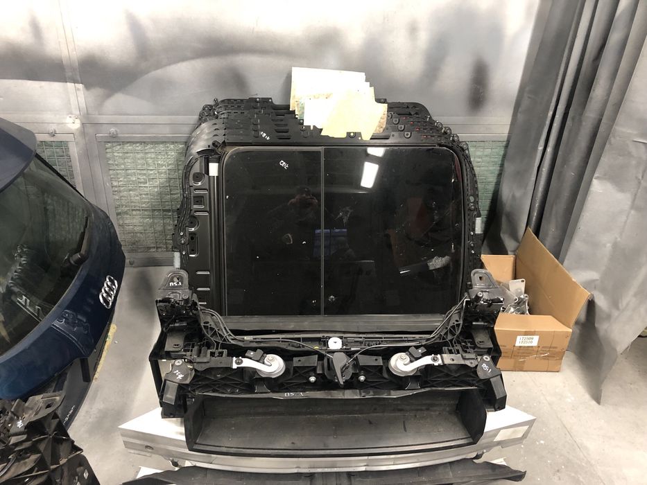 Панорама Ауді Етрон,люк Audi E-Tron