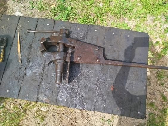 Bardzo mocne stare imadlo stołowe kowalskie ślusarskie