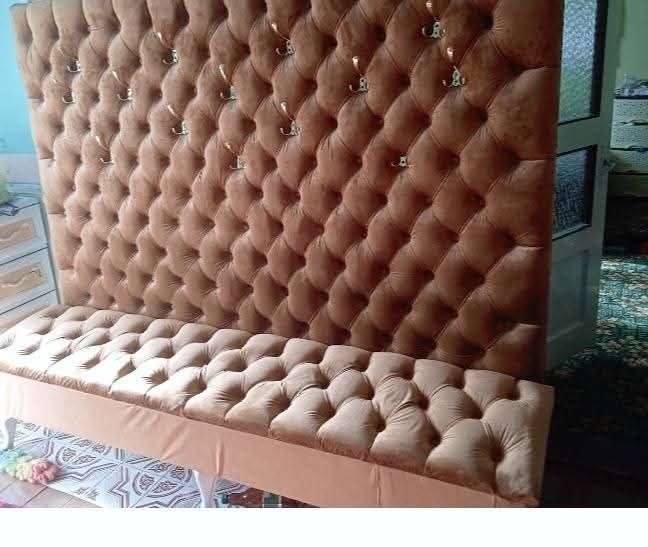 Вішак велюровий, як новий. Використовувався 1 рік.