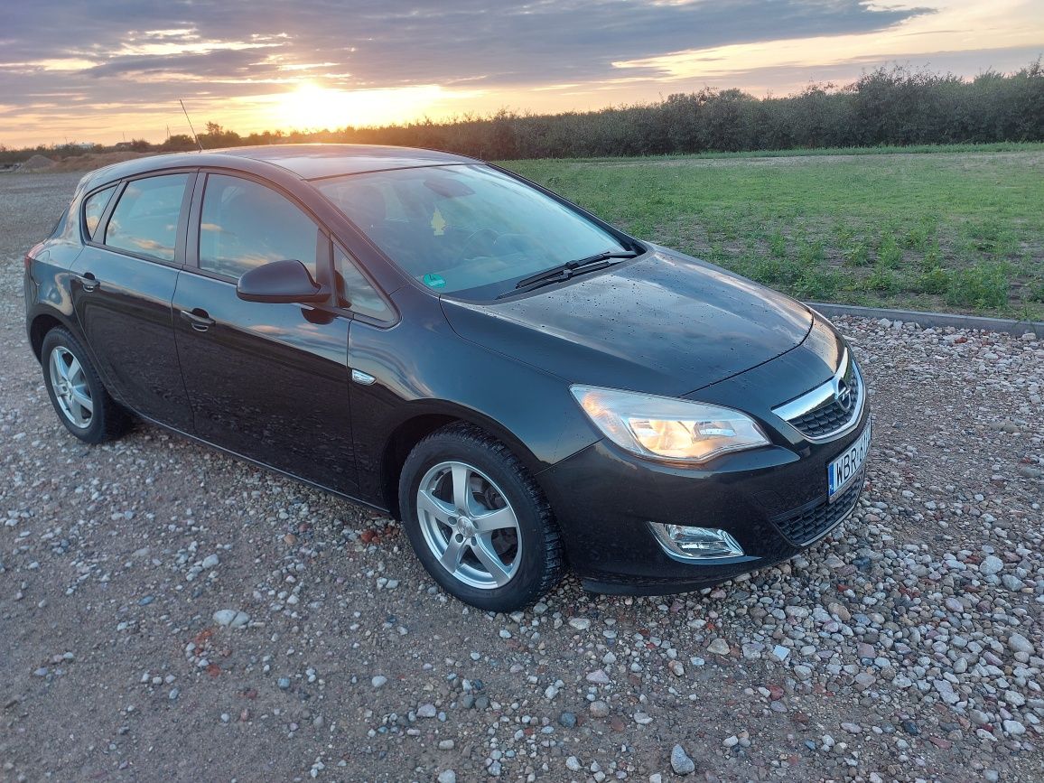 Opel Astra J 1.6 benzyna Automat!! Ładny stan Zarejestrowany opłacony.