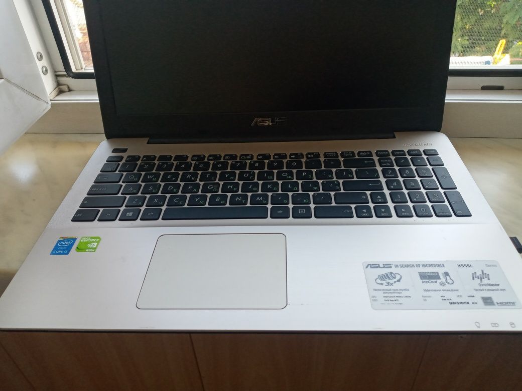 Ноутбук Asus 2014,август..Модель 555L. Размеры 38×25,5.Отличное состоя