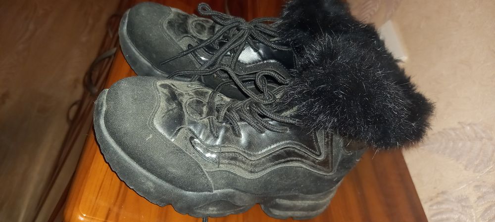 Продам стильные женские ботинки