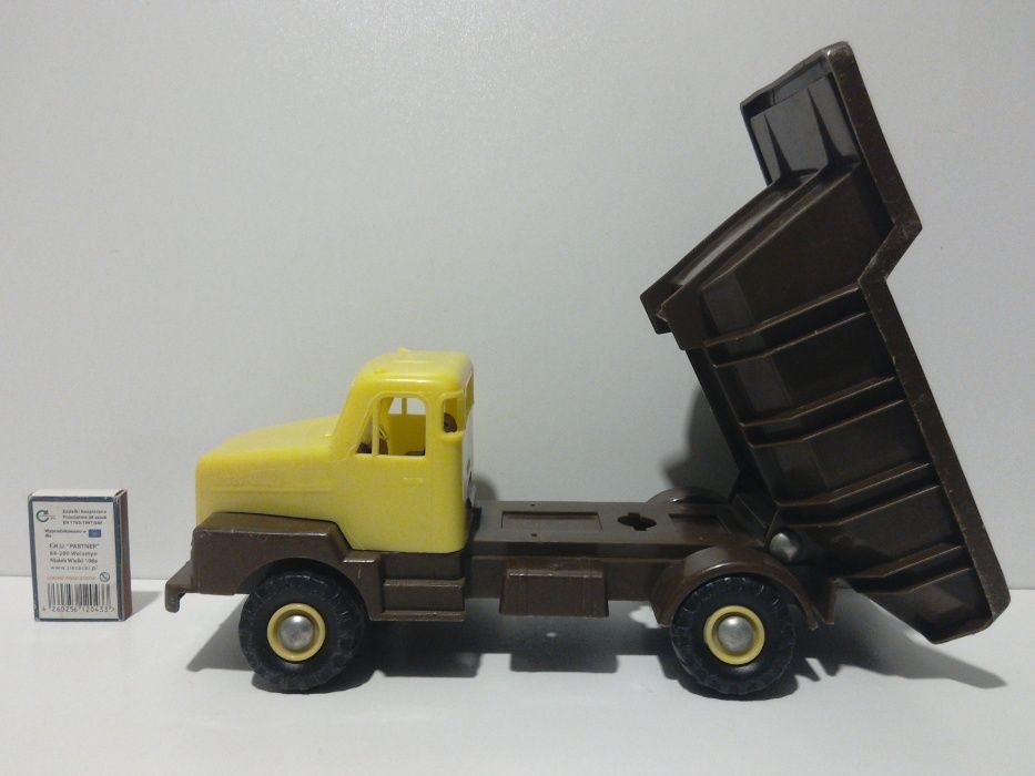 stara zabawka PRL wywrotka Volvo jak Kraz Ził stare zabawki czz retro
