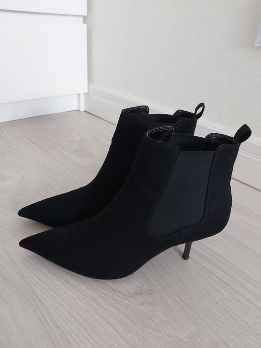 Ботинки женские  Bershka