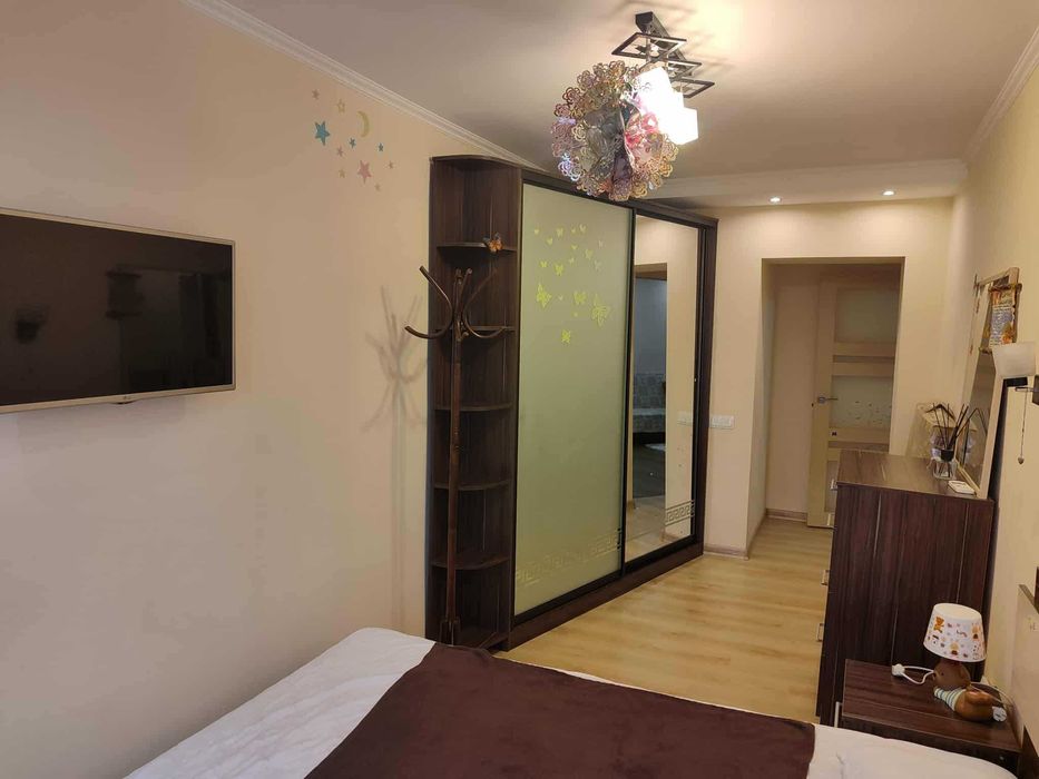 Оренда 3к кв-ри з ремонтом,м.Почайна–15 хв.пішки,Куренівський парк