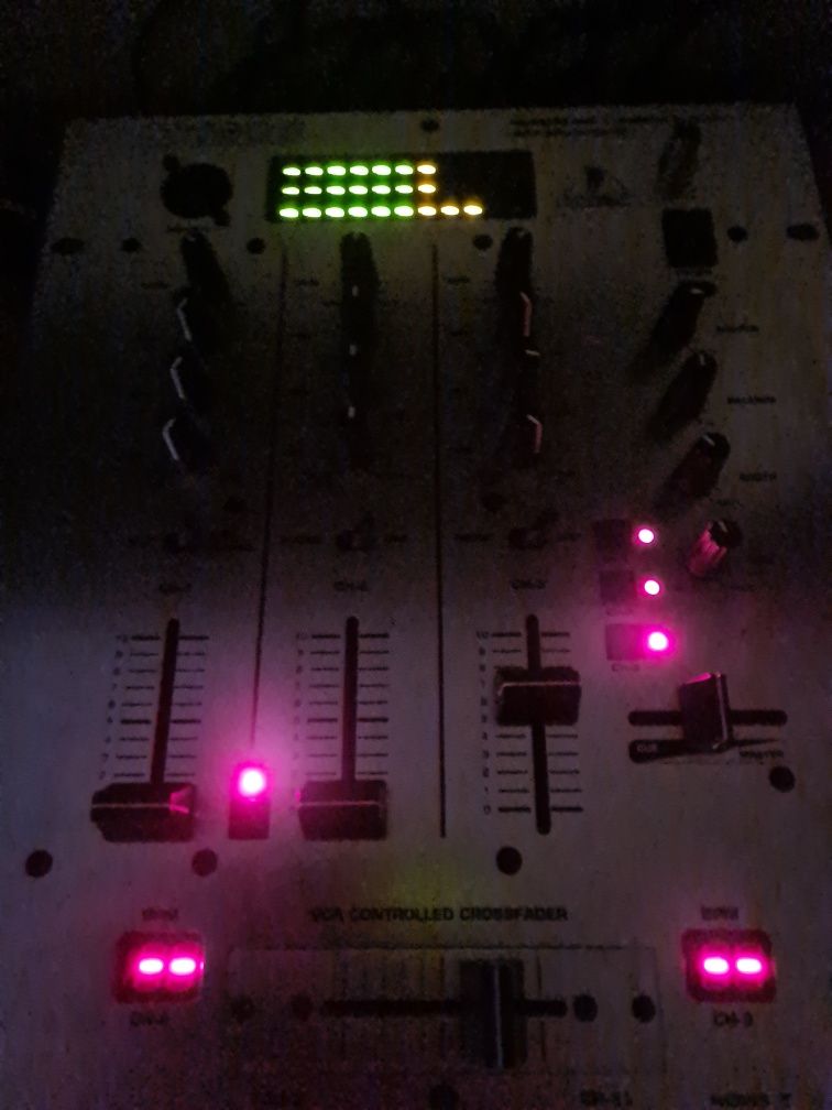 Mesa mistura behringer dx626