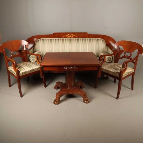 Komplet mebli do salonu sofa stół, dwa krzesła, w stylu Karla Johana.