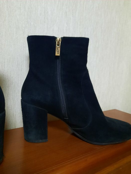 Замшевые ботинки