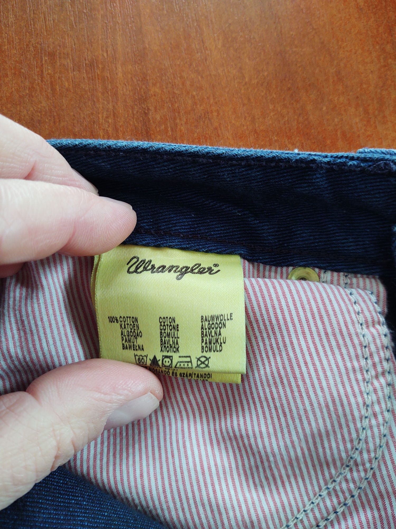 Продам джинсы Wrangler.