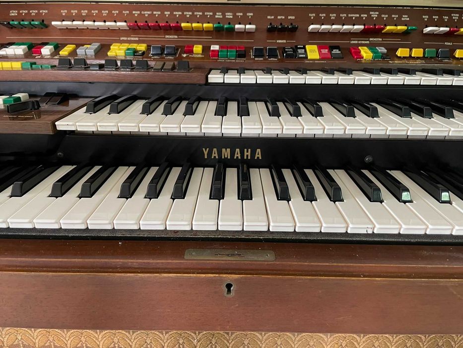 Órgão Yamaha Electone D85