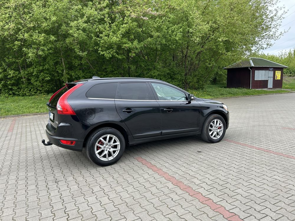 Volvo XC60 Momentum 2.0 D3 163KM Manual Hak BiXenon PDC Serwisowany