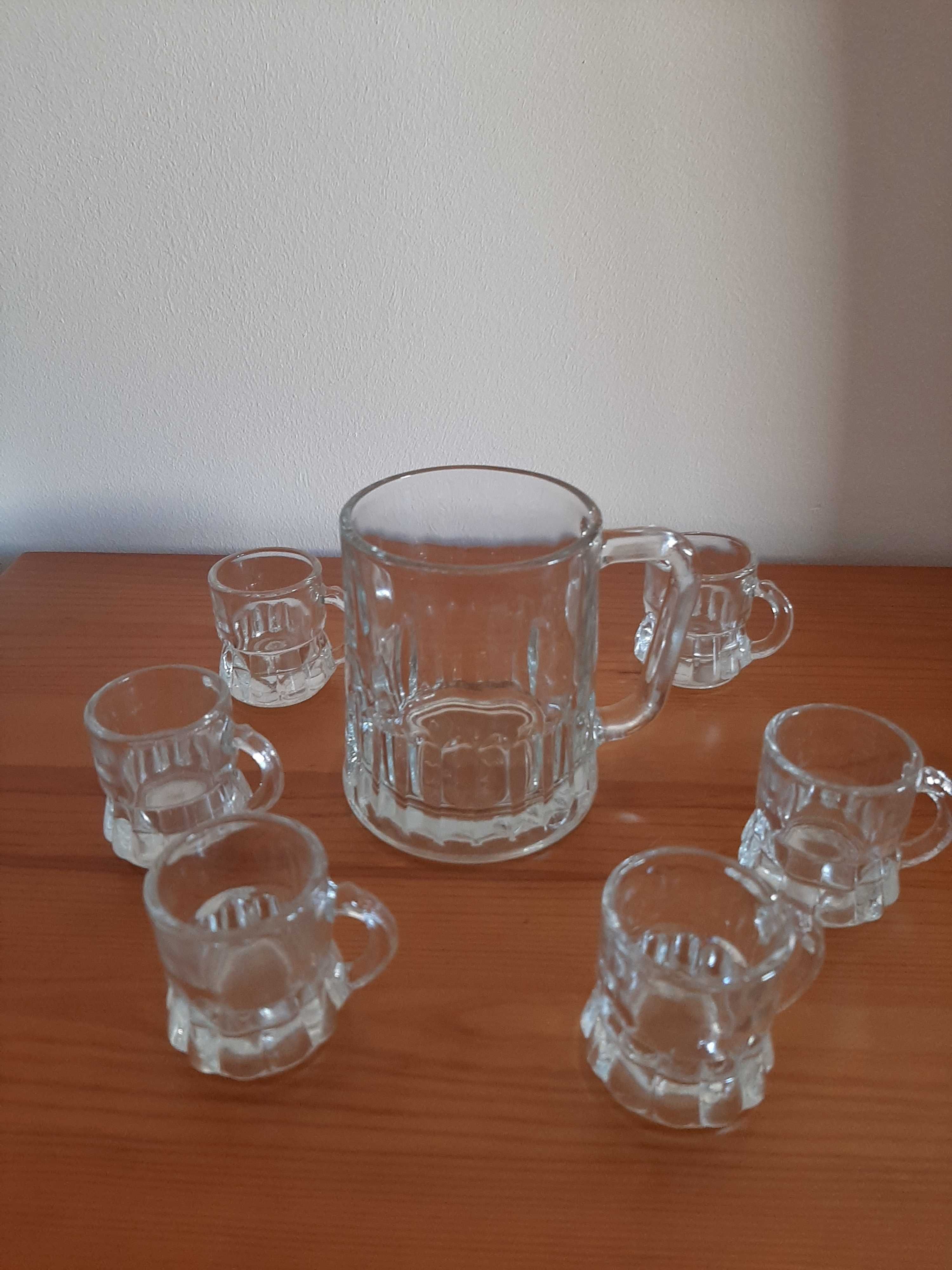 Conjunto de pequenas canecas em vidro  para digestivos e caneca grande