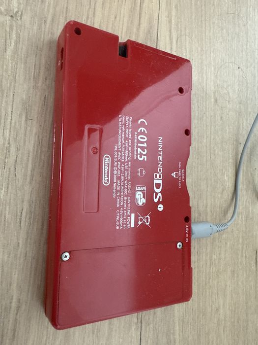Nintendo dsi vermelha para peças (liga mas nao da imagem)
