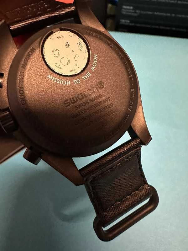 Omega x Swatch Snoopy SO33B700 Gwiazdy