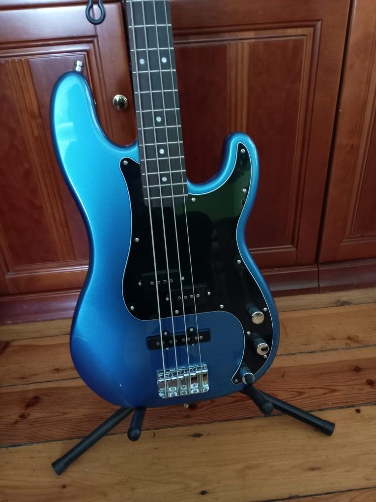 Gitara basowa Squaire