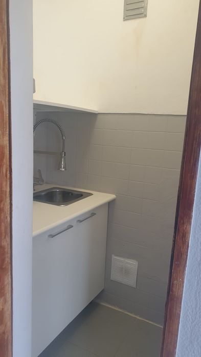 Alugo loja portela sintra