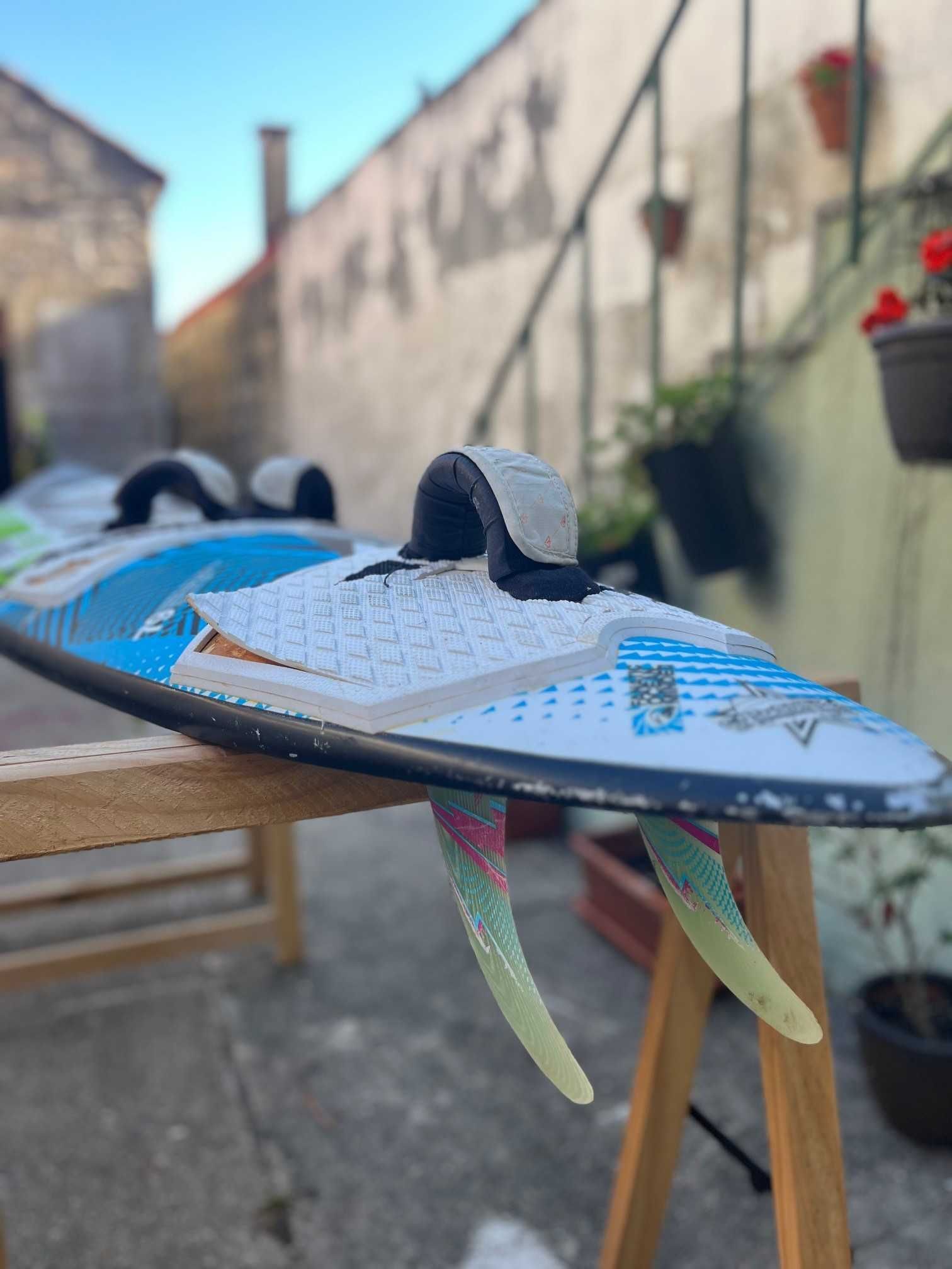 Prancha Windsurf ondas Fanatic wave 79 litros wave team edition carbon