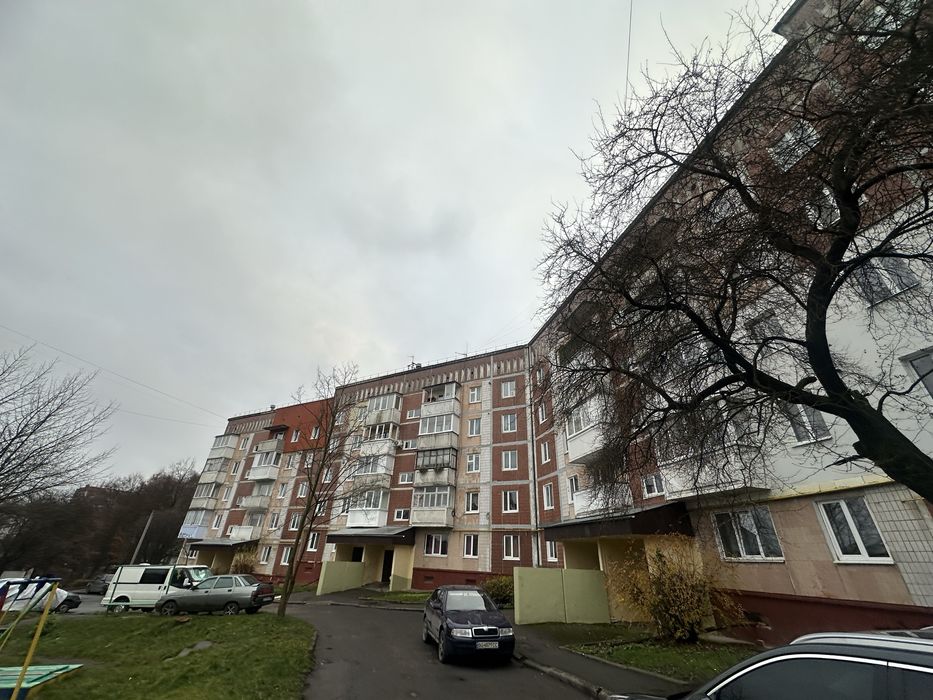 Продаж 3 кім квартири з і/о