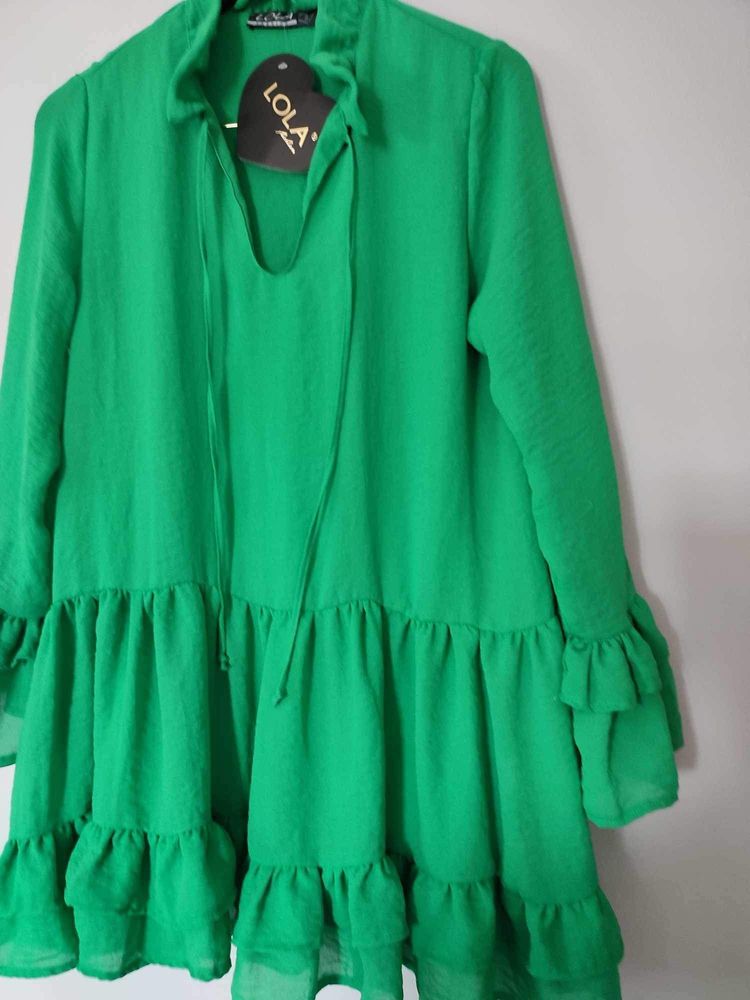 Nowa,sukienka damska,zielona z falbanami,oversize,marki Lola, r. Uni