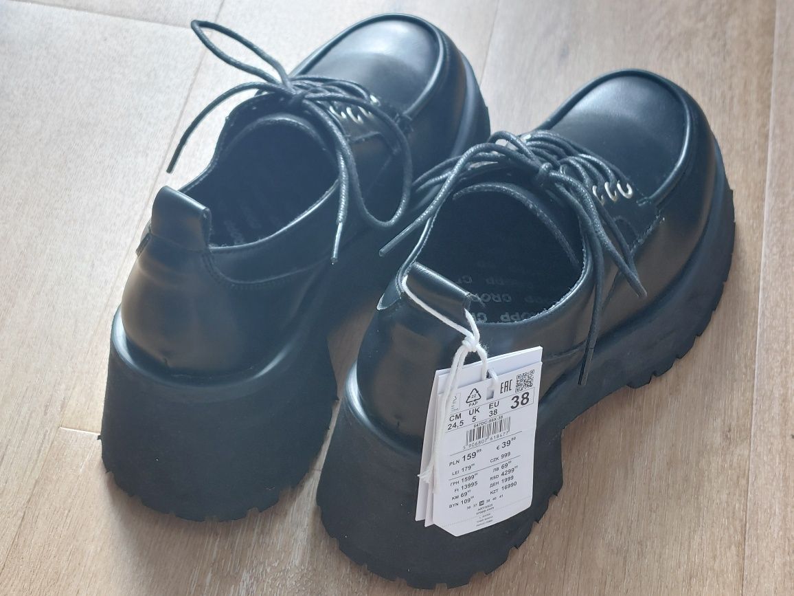 Nowe buty czarne cropp 647DC
