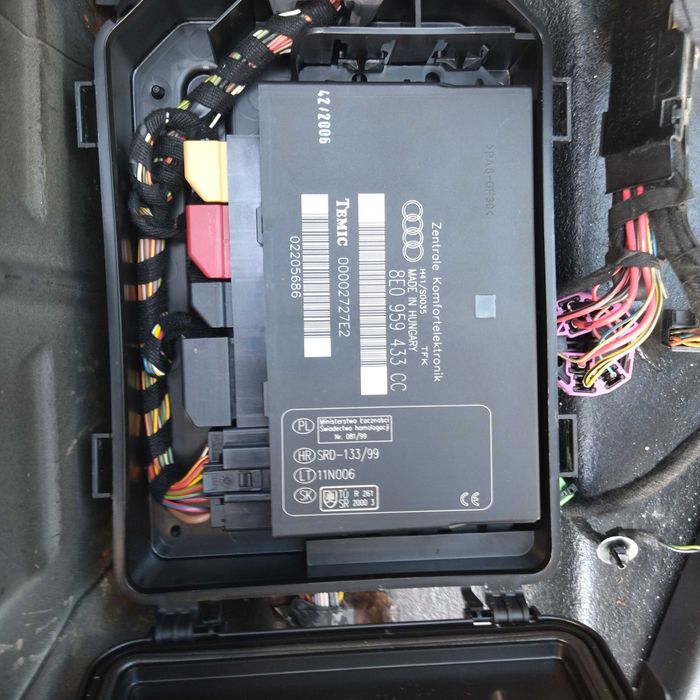 modul komfortu sterownik 8E0959`433CC TEMIC 00002`727E2 A4 b6 b7
