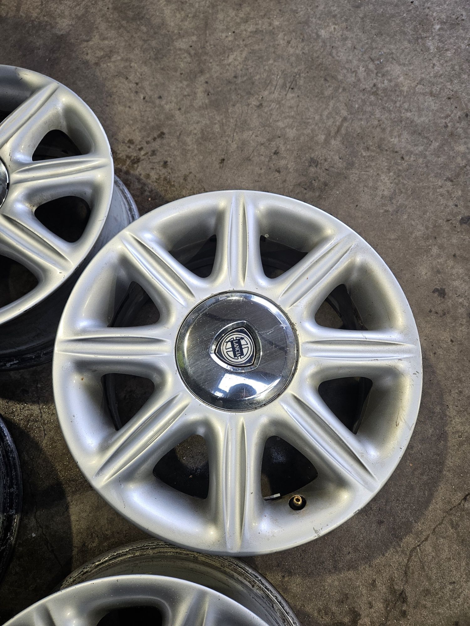 15 4x98 Felgi aluminiowe Lancia