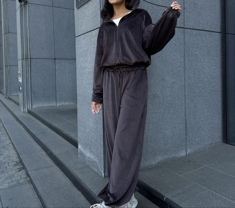 Шоколадний велюровий костюм