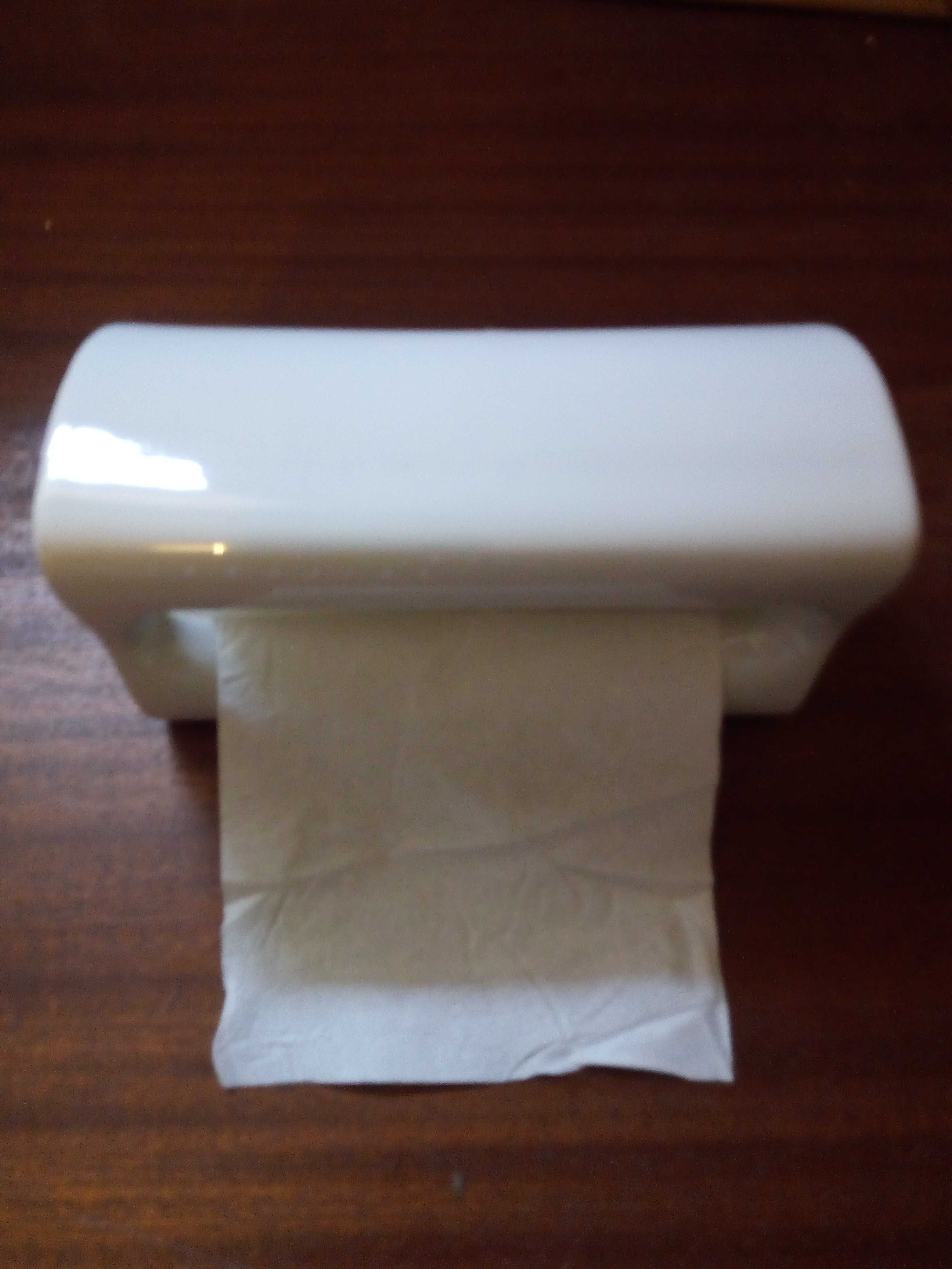 FÁBRICA de SACAVÉM Suporte para papel higiénico, em cerâmica.