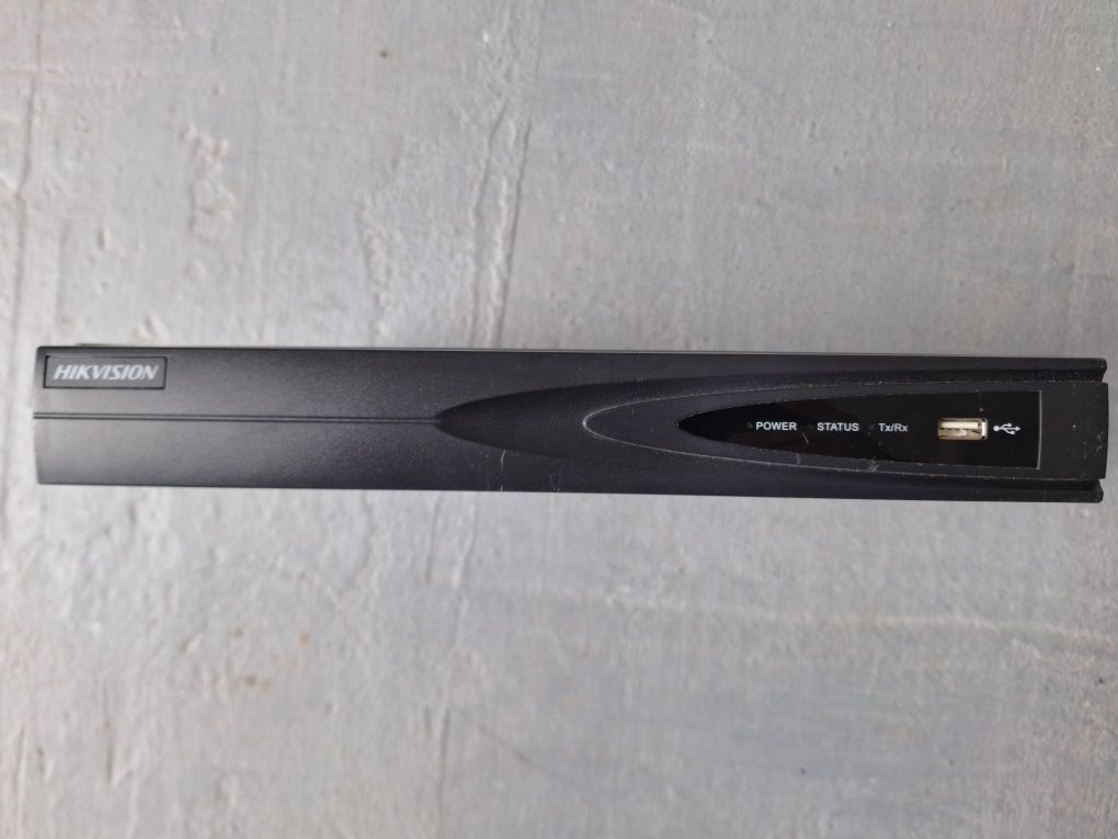 DS-7604NI-K1/4P(C)
4-канальный PoE
видеорегистратор