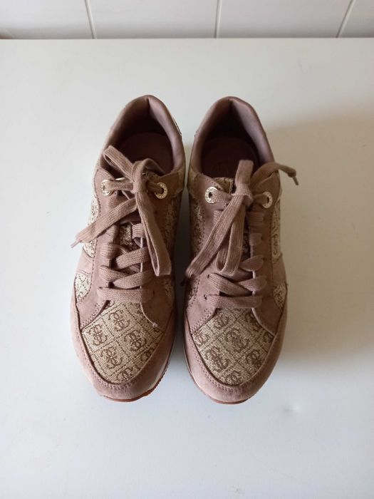 Sapatlha Guess de mulher